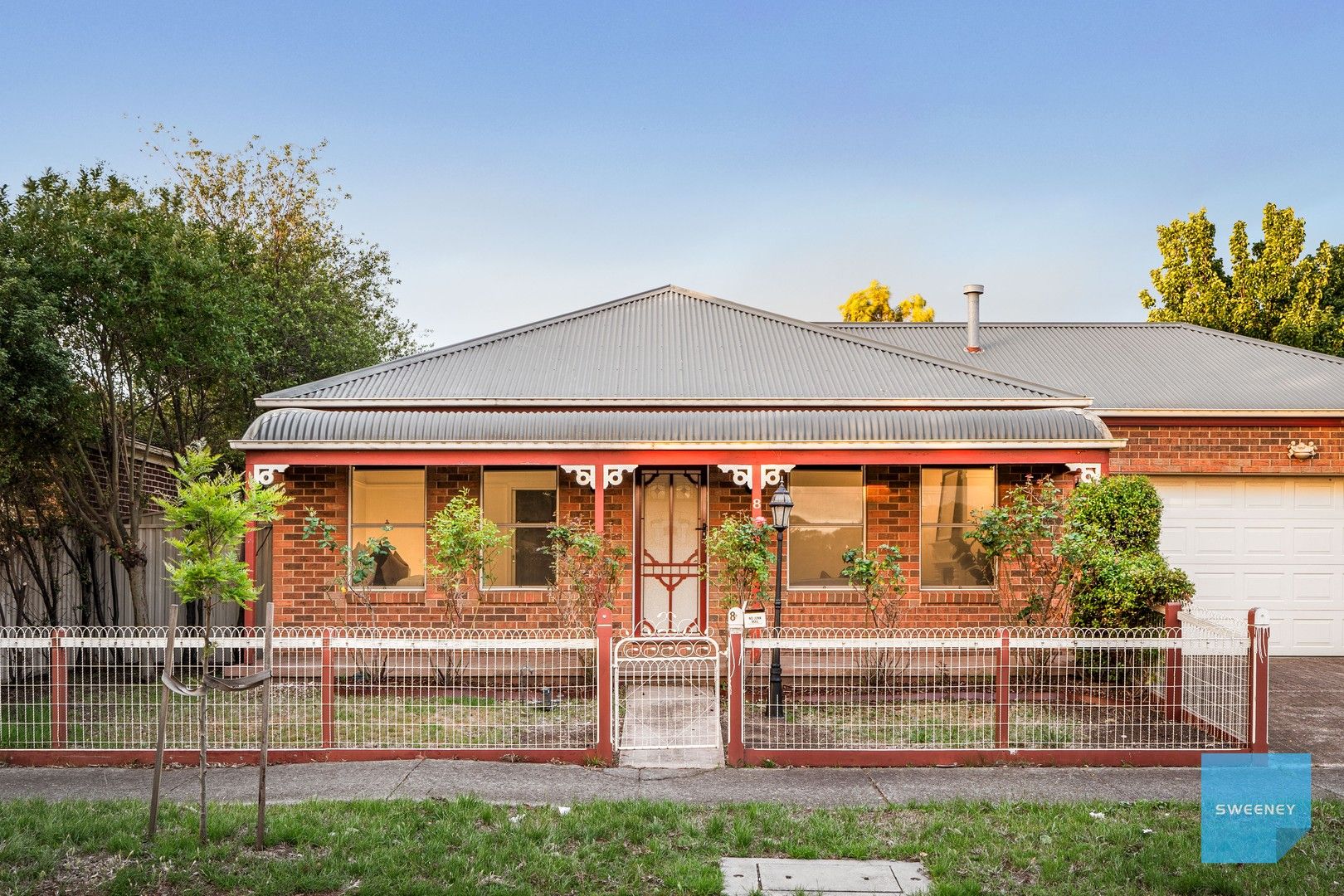 3 bedrooms House in 8 Odonnell Drive CAROLINE SPRINGS VIC, 3023