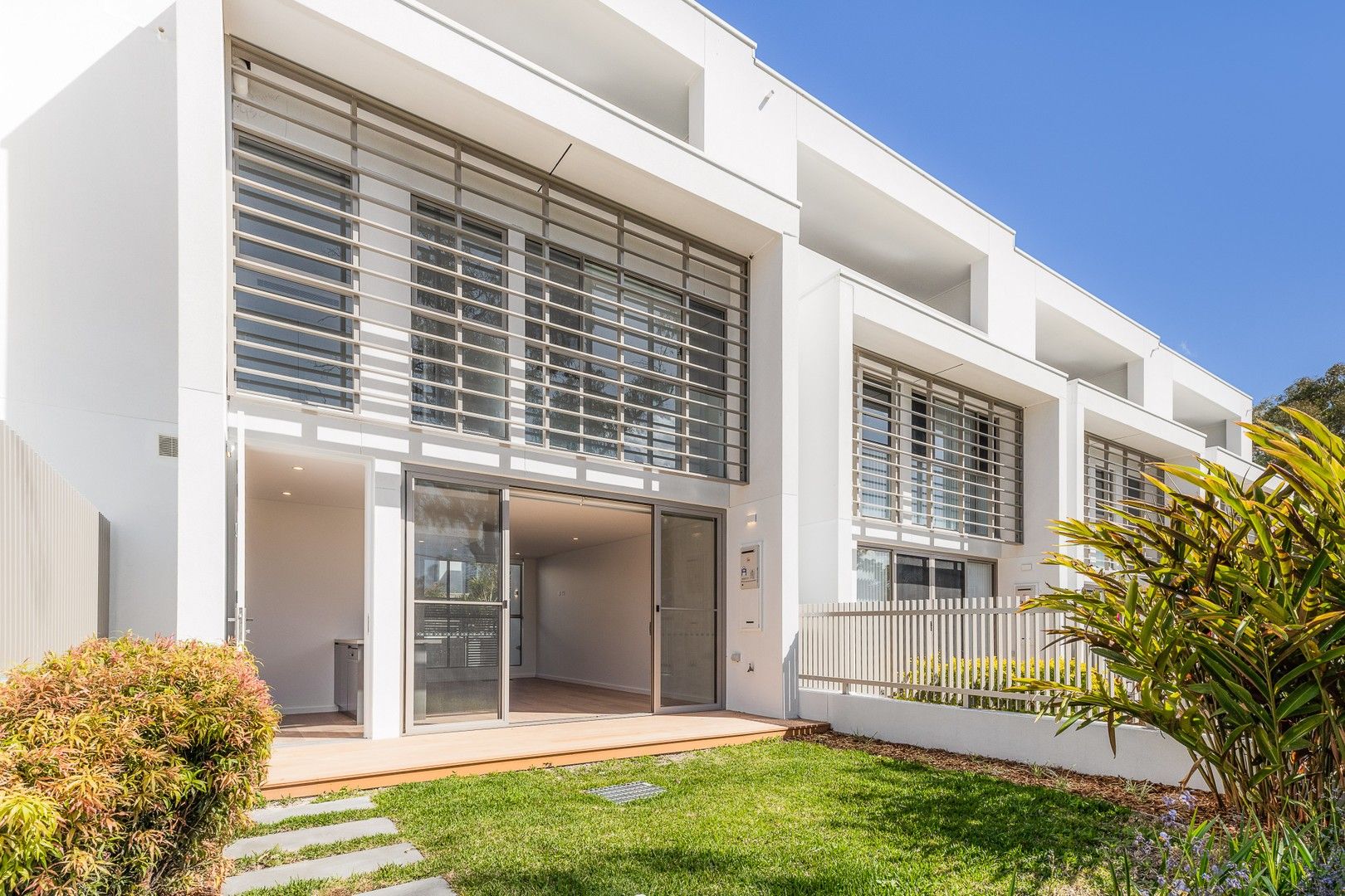 3 bedrooms Townhouse in 2/36 Glencoe Street SUTHERLAND NSW, 2232