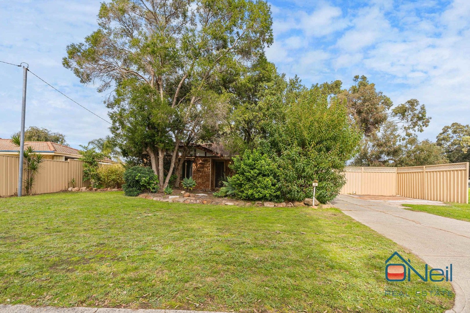 4 bedrooms House in 12 Warrina Place ARMADALE WA, 6112