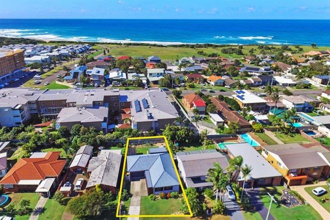 Picture of 19 Macquarie Gr, CAVES BEACH NSW 2281