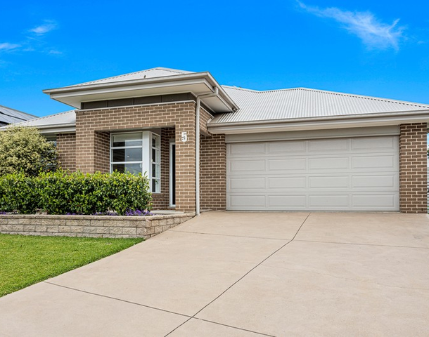 5 Wingello Crescent, Tullimbar NSW 2527