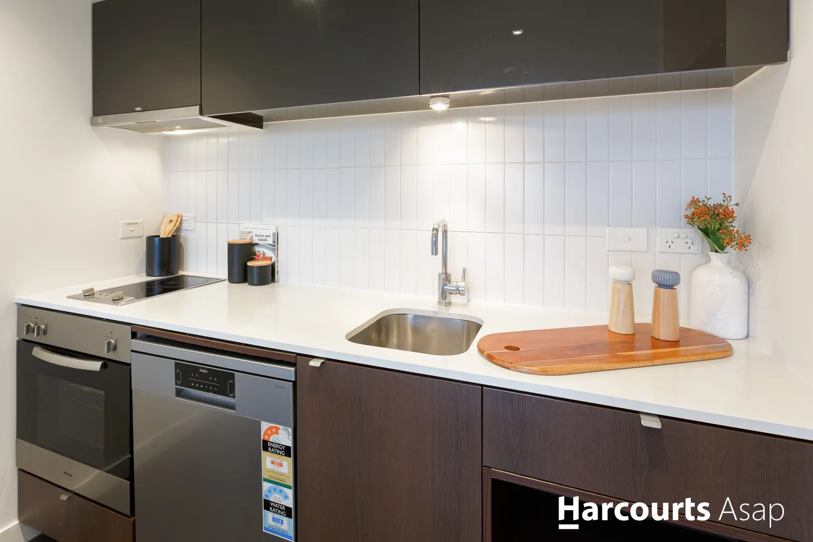 Stylish & Convenient Living in the Heart of Dandenong - View 2