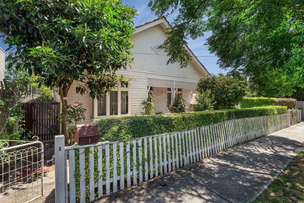 3 bedrooms House in 1 Capitol Avenue MCKINNON VIC, 3204