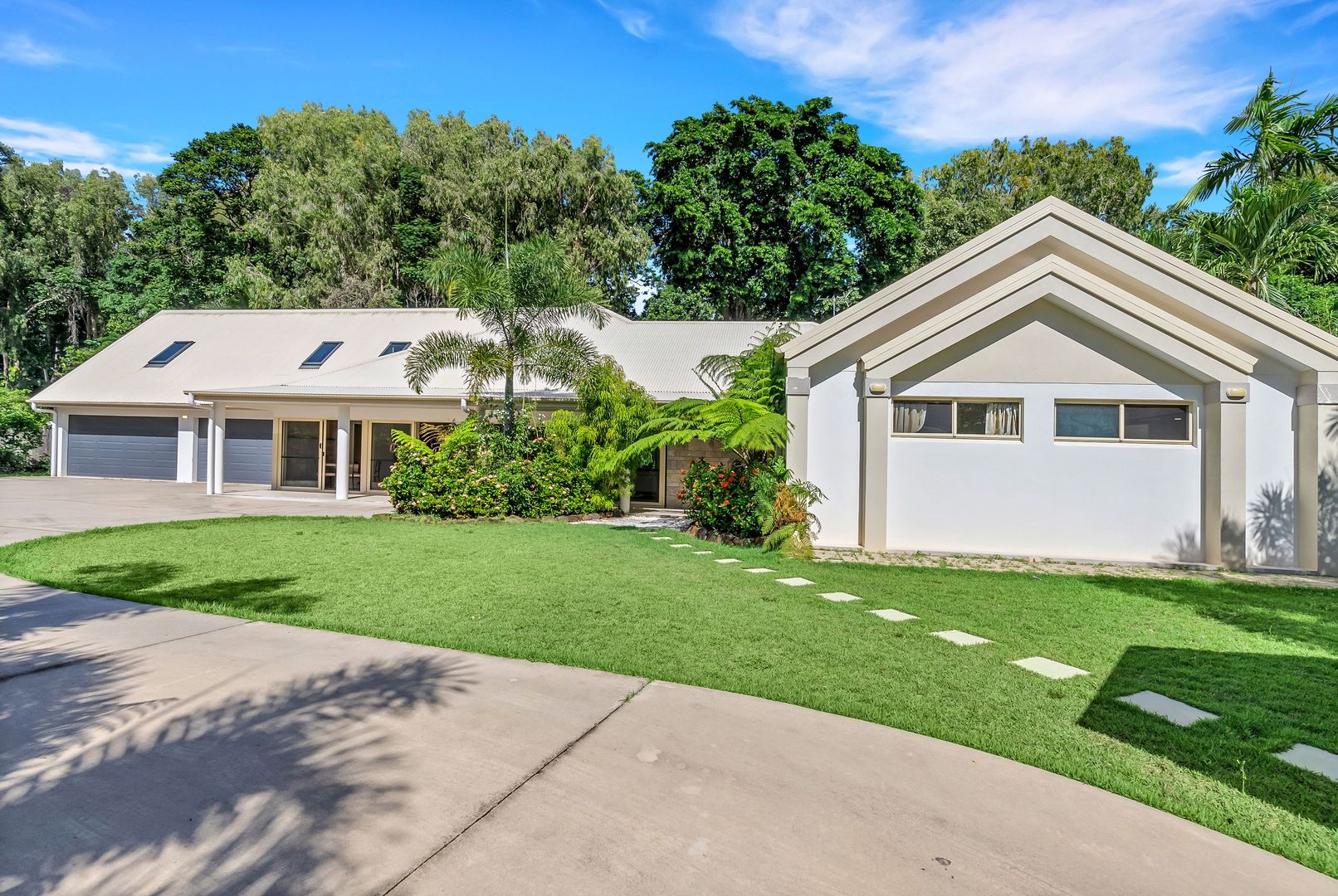 17 Gibson Close, Clifton Beach QLD 4879, Image 2