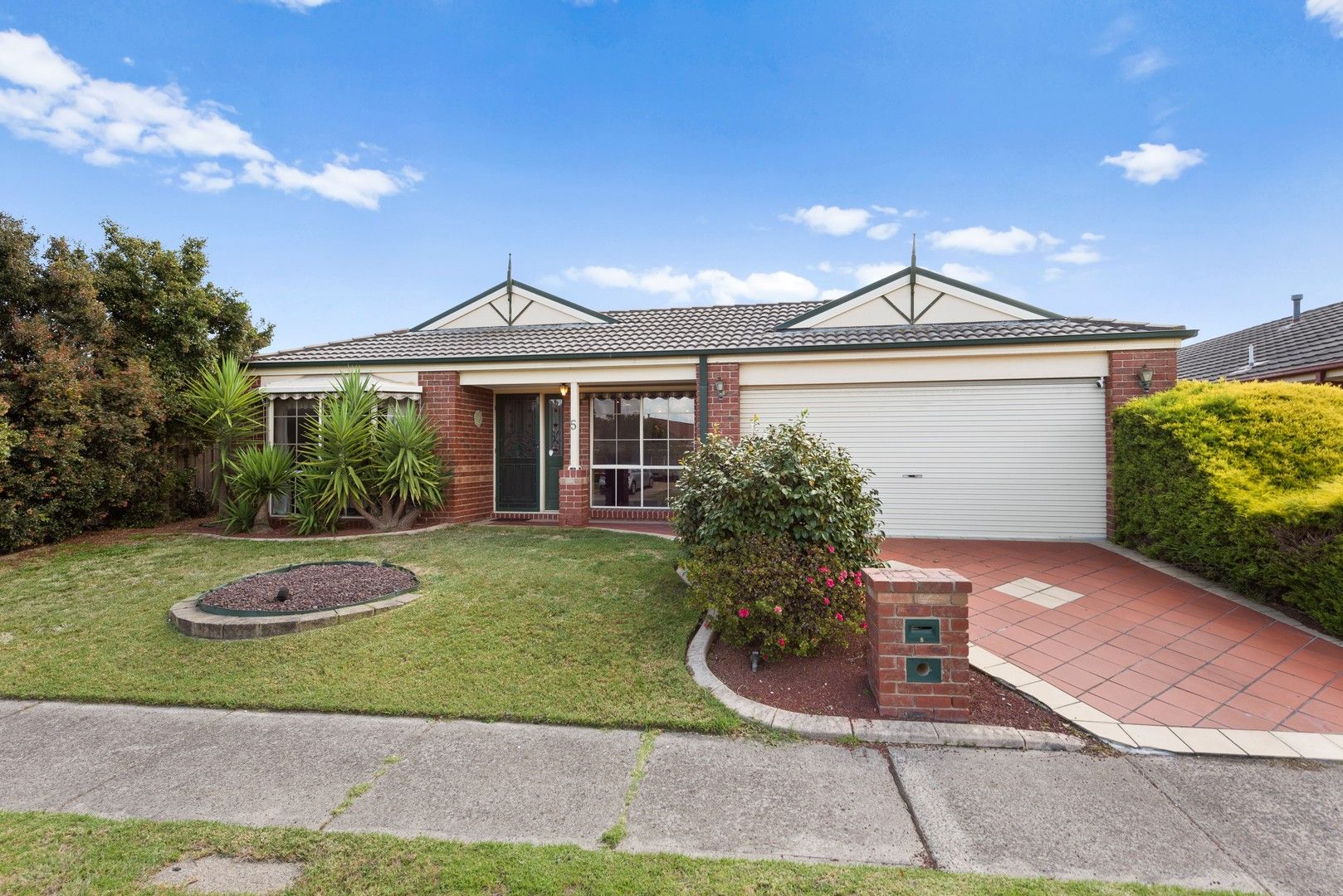 3 bedrooms House in 5 Abercairn Drive NARRE WARREN SOUTH VIC, 3805