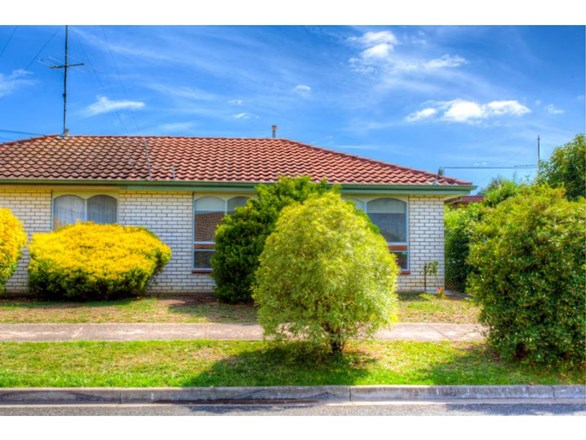 2/4 Warratta Avenue, Delacombe VIC 3356