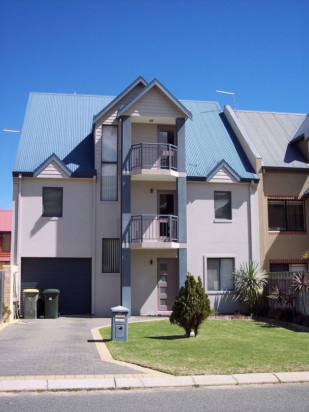 3 bedrooms Townhouse in 33 Toulon Cir MINDARIE WA, 6030