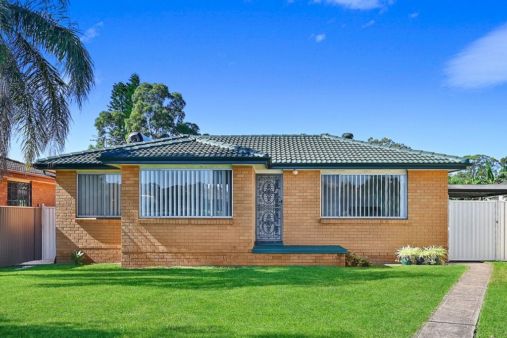 3 bedrooms House in 246 Prairie Vale Road BOSSLEY PARK NSW, 2176