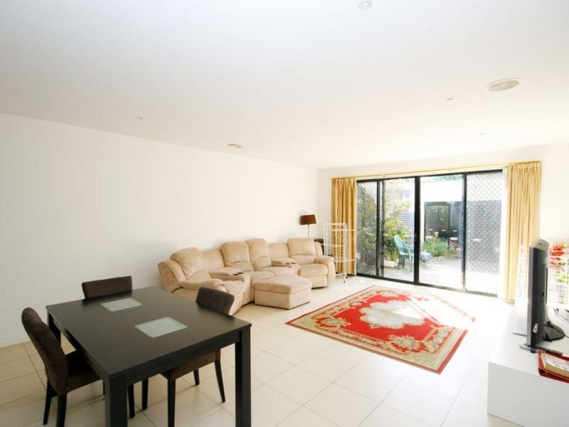 39 Evergreen Boulevard, Clayton South VIC 3169 Townhouse For Rent