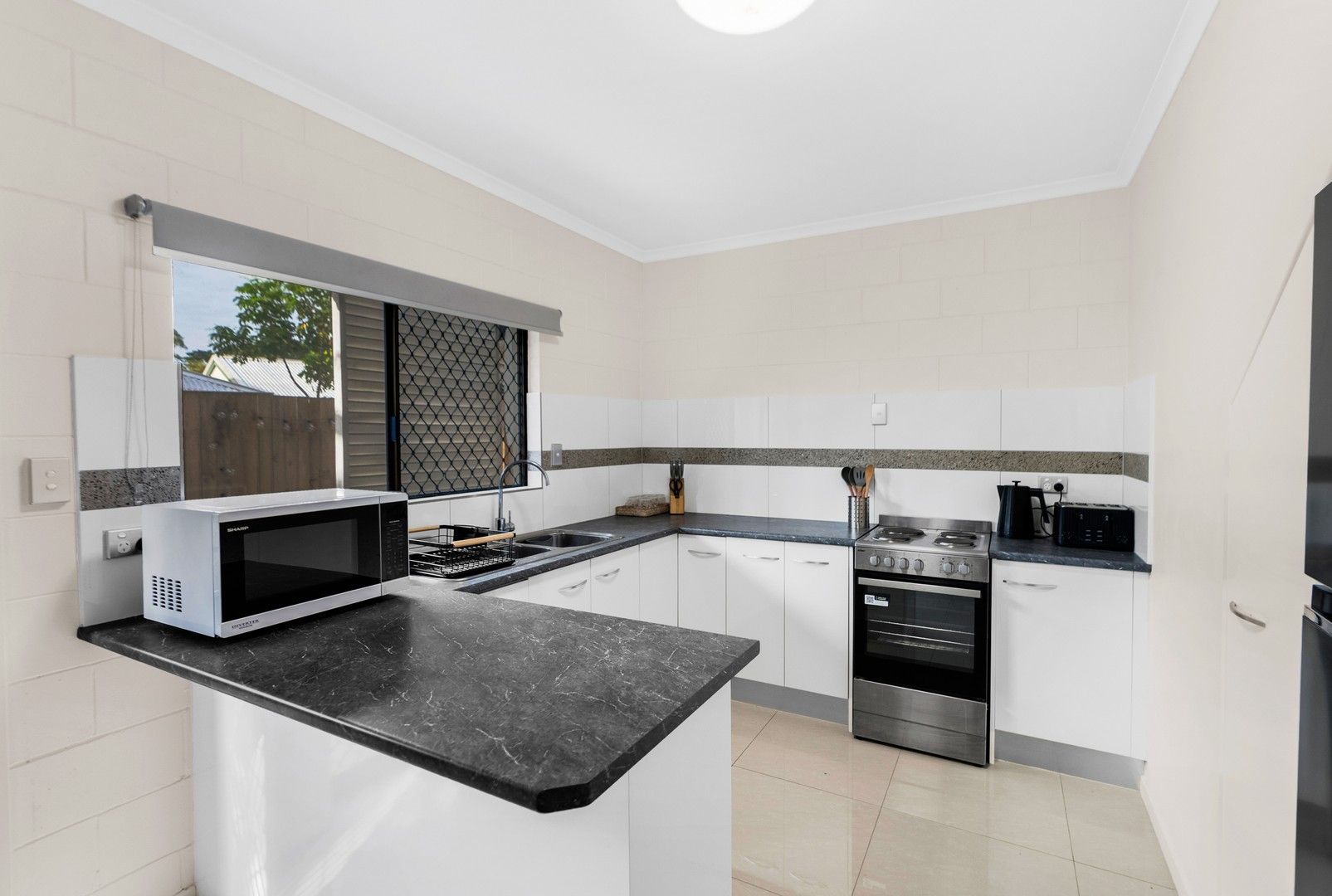 2 bedrooms Apartment / Unit / Flat in 22/457 Severin Street MANUNDA QLD, 4870