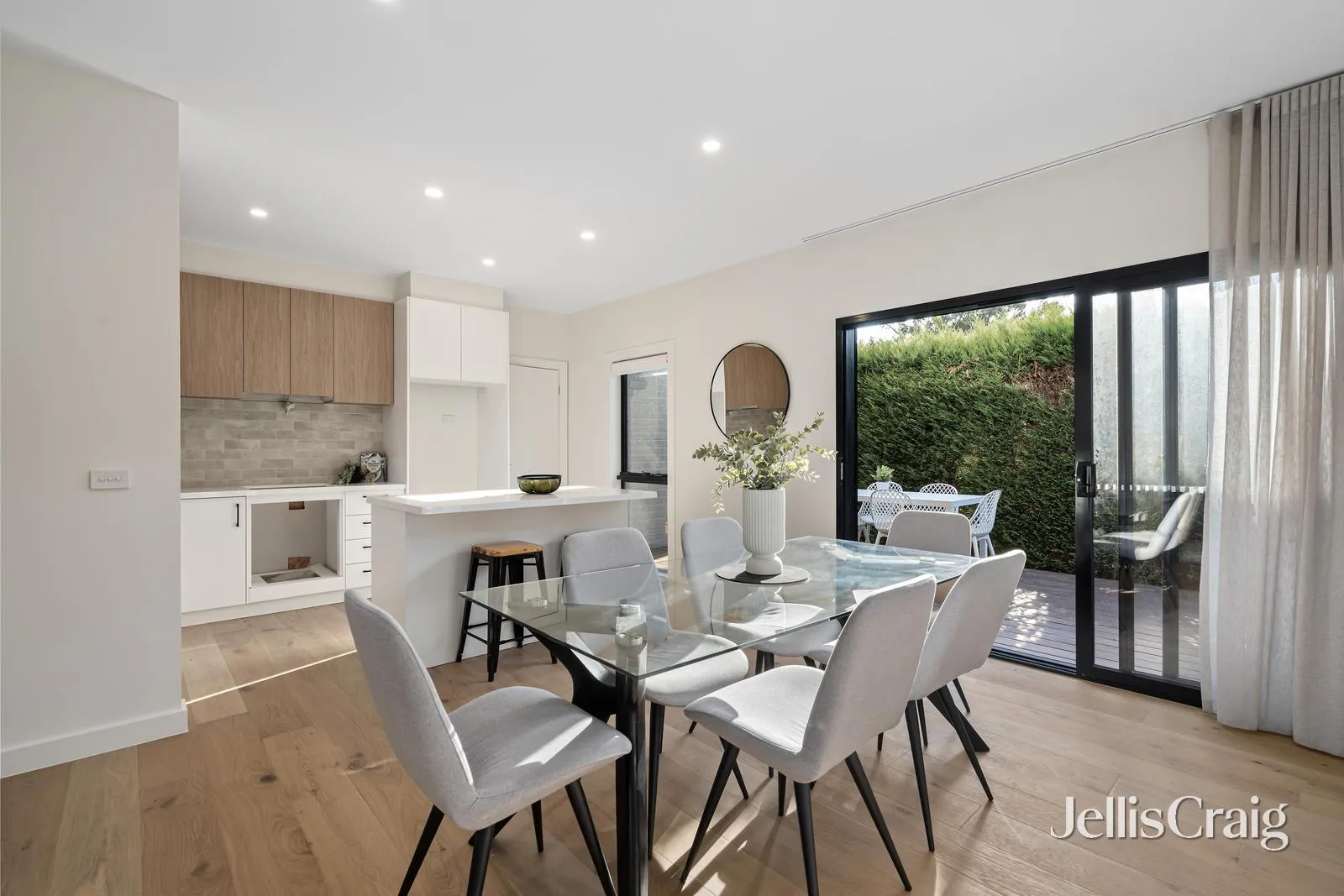 House in Croydon - View 3