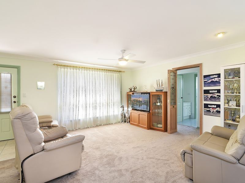 1/1 Jane Close, Lake Haven NSW 2263, Image 2