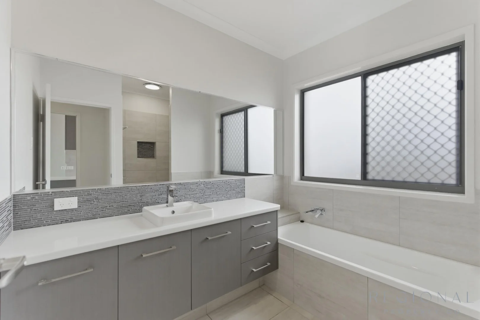 Additional image 23 of 34 Emperor Drive, Elliott Heads QLD 4670