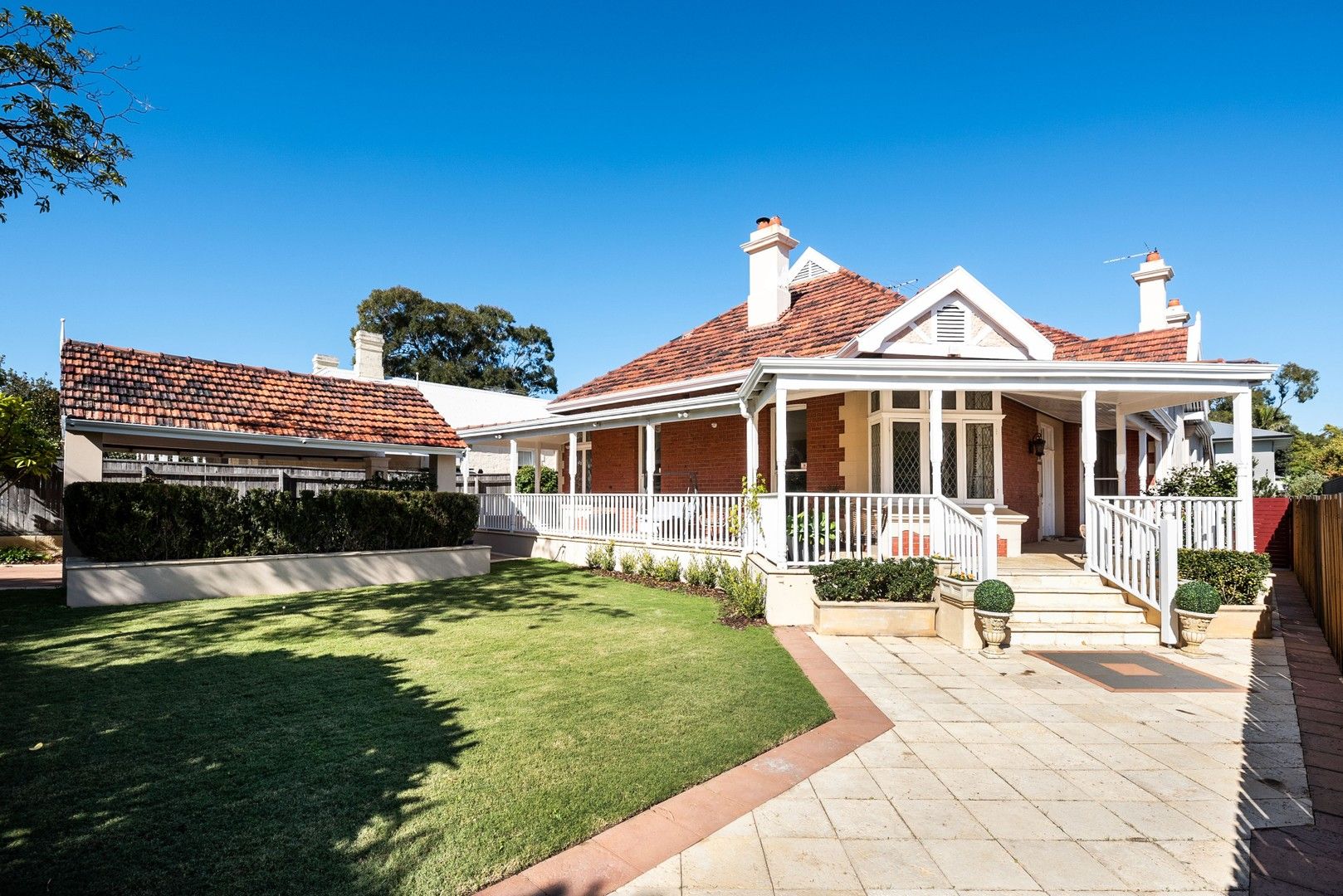 4 bedrooms House in 40 Leake Street PEPPERMINT GROVE WA, 6011