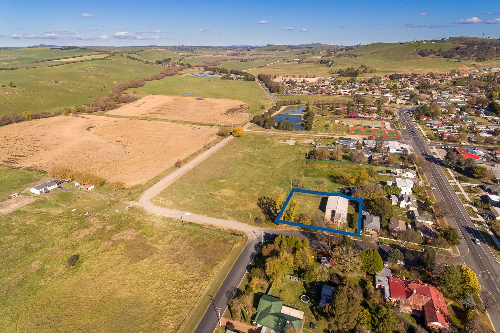 32 Charles Street, Blayney NSW 2799 Domain