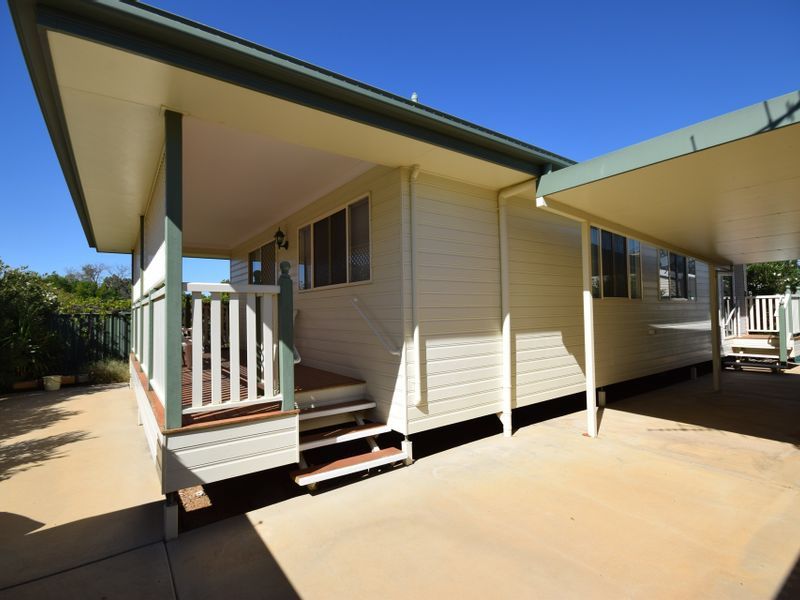 96 Crane Street, Longreach QLD 4730, Image 2