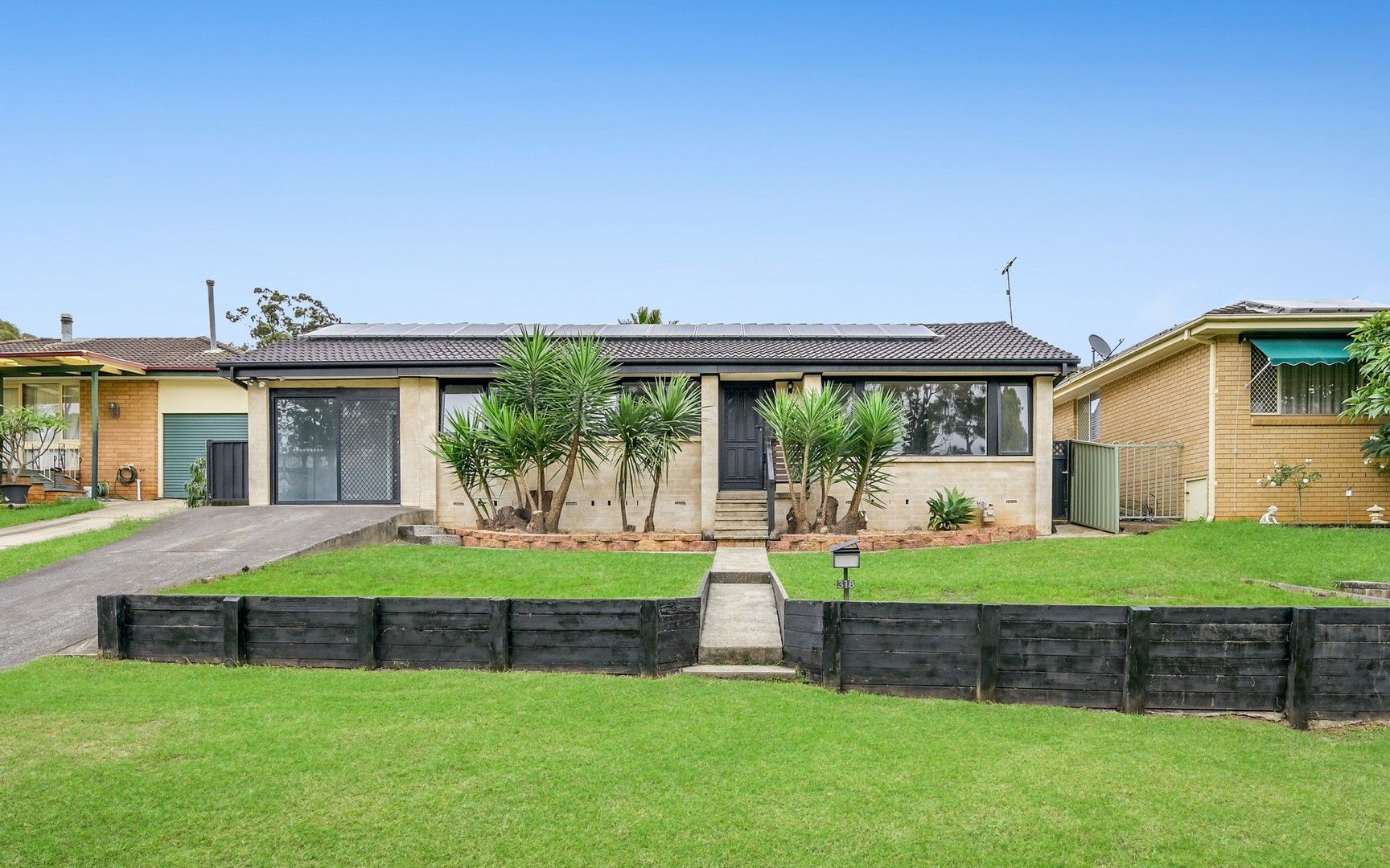 3 bedrooms House in 318 The Parkway BRADBURY NSW, 2560