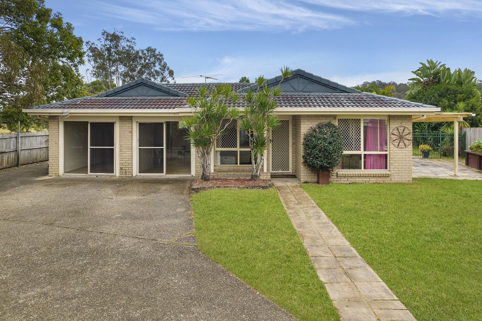 3 bedrooms House in 17 Perak Court TANAH MERAH QLD, 4128