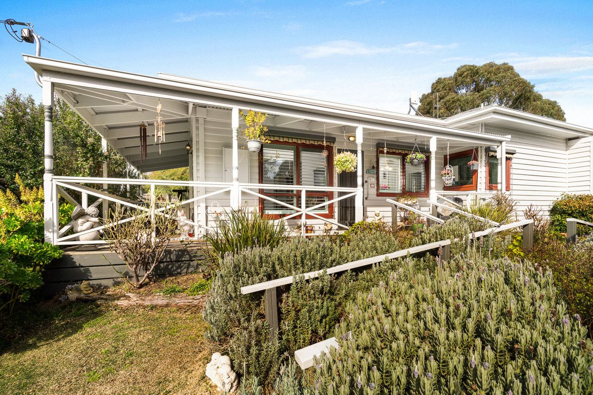 2 bedrooms House in 30 Pyke Street TEESDALE VIC, 3328