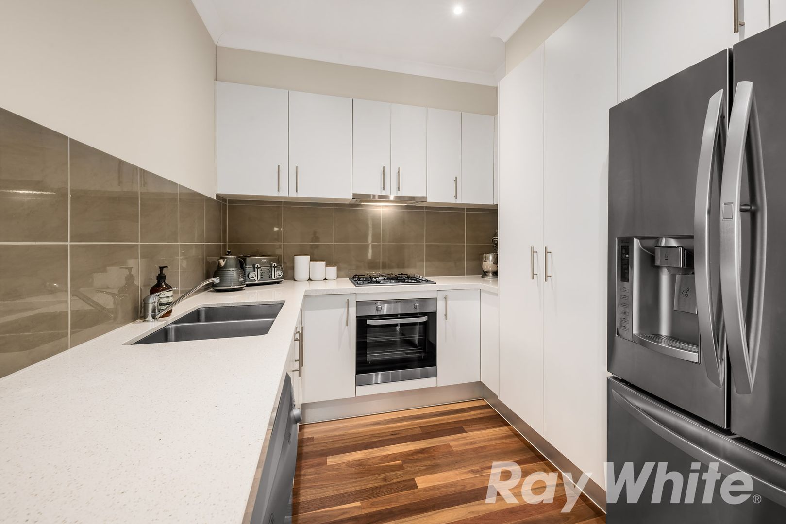 2/11 White Avenue, Bayswater North VIC 3153, Image 2