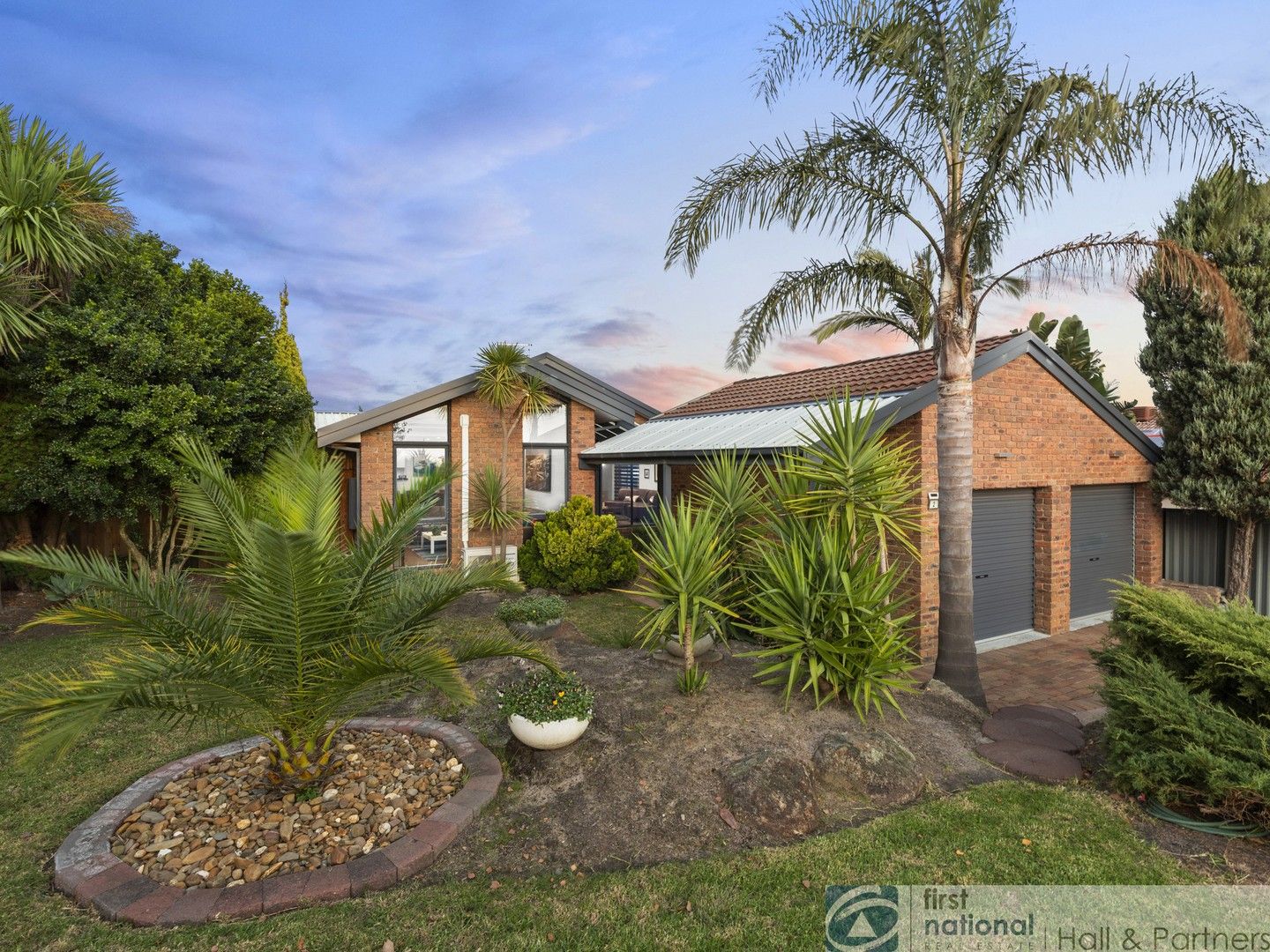 3 bedrooms House in 2 Reema Boulevard ENDEAVOUR HILLS VIC, 3802