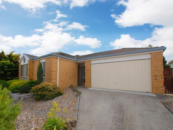 4 bedrooms House in 20 Romsey Place LANGWARRIN VIC, 3910