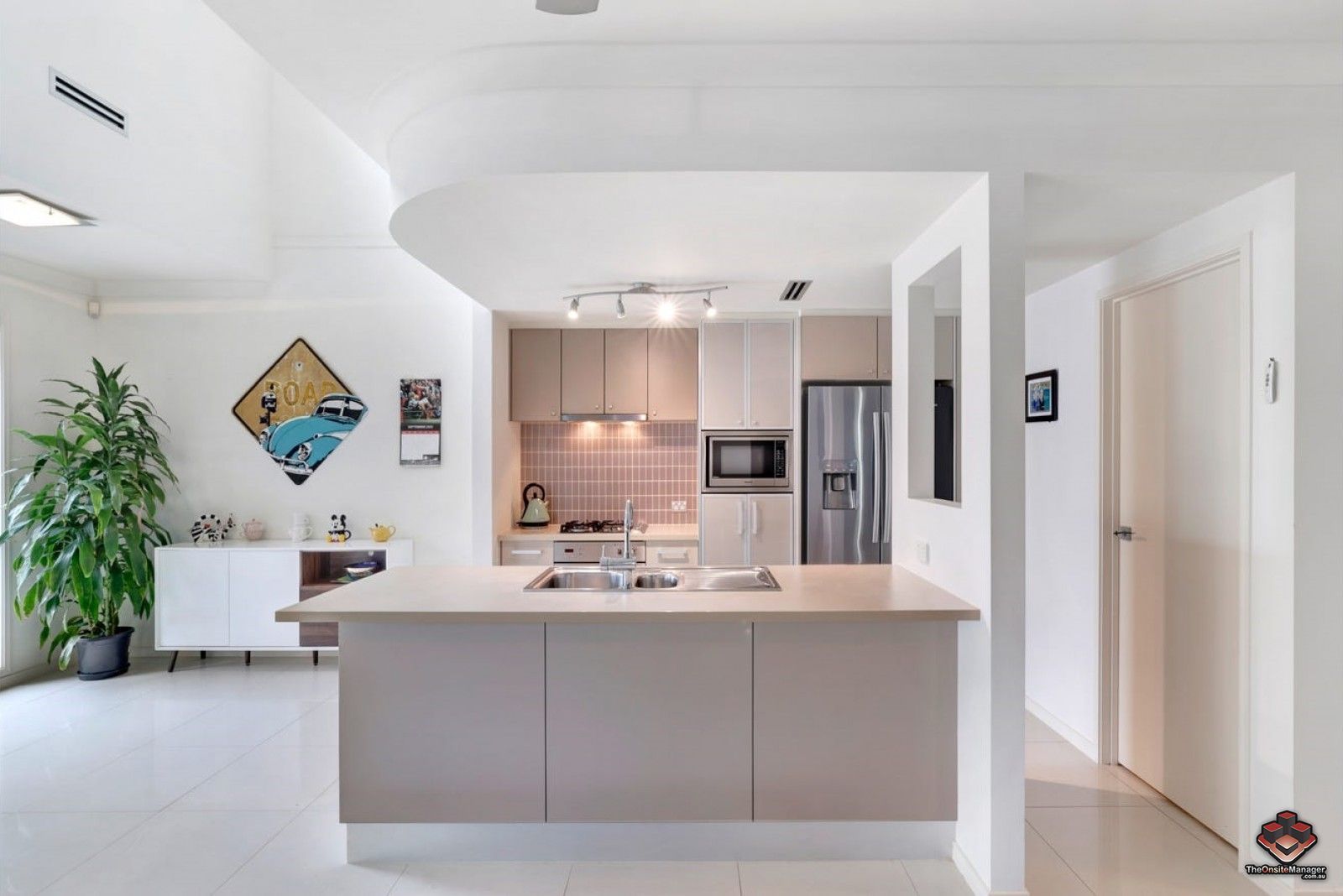 2 bedrooms Apartment / Unit / Flat in ID:21105782/3042 Everglade Avenue CARRARA QLD, 4211