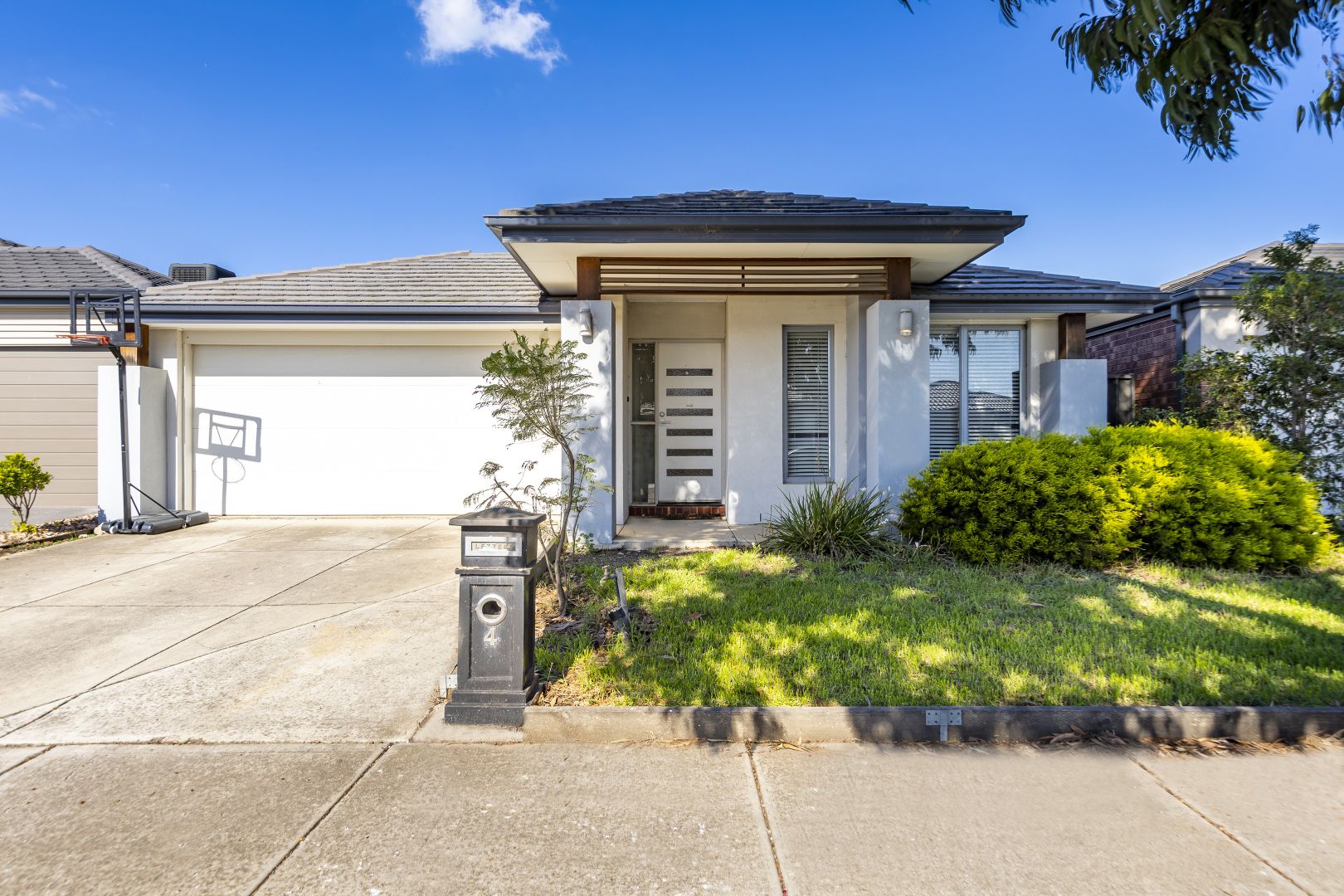 4 Loxwood Court, Deer Park VIC 3023 Domain