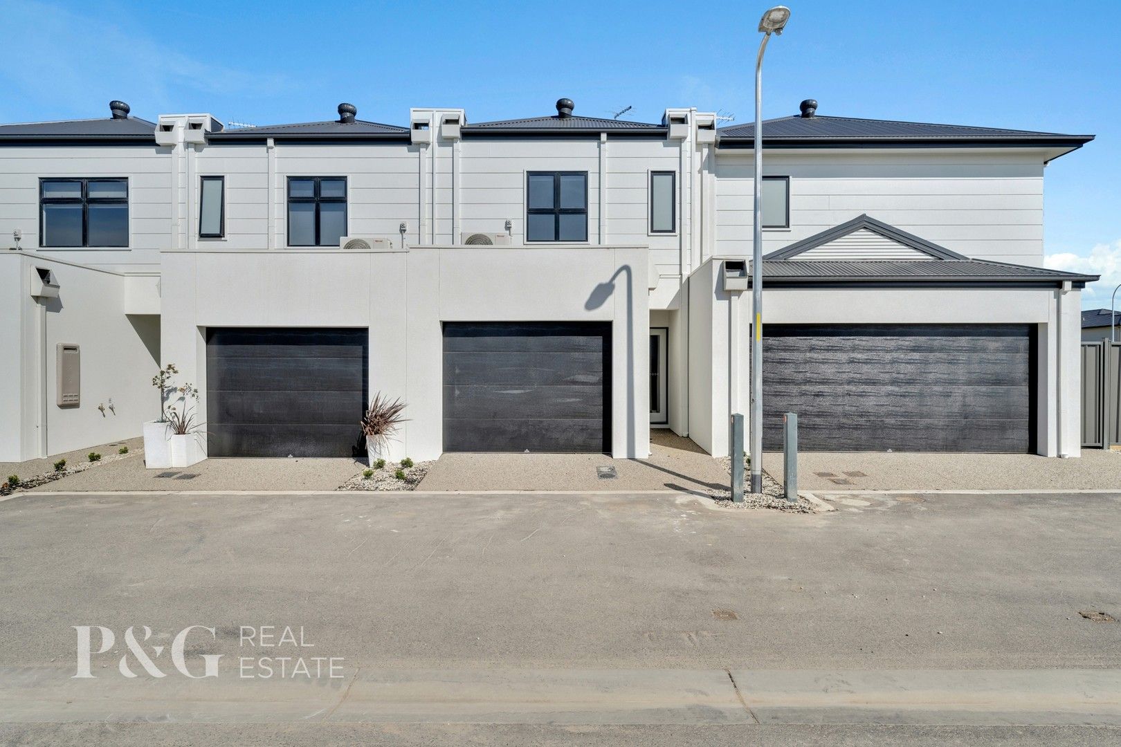 2 bedrooms Apartment / Unit / Flat in 16 Orana Boulevard CLYDE NORTH VIC, 3978