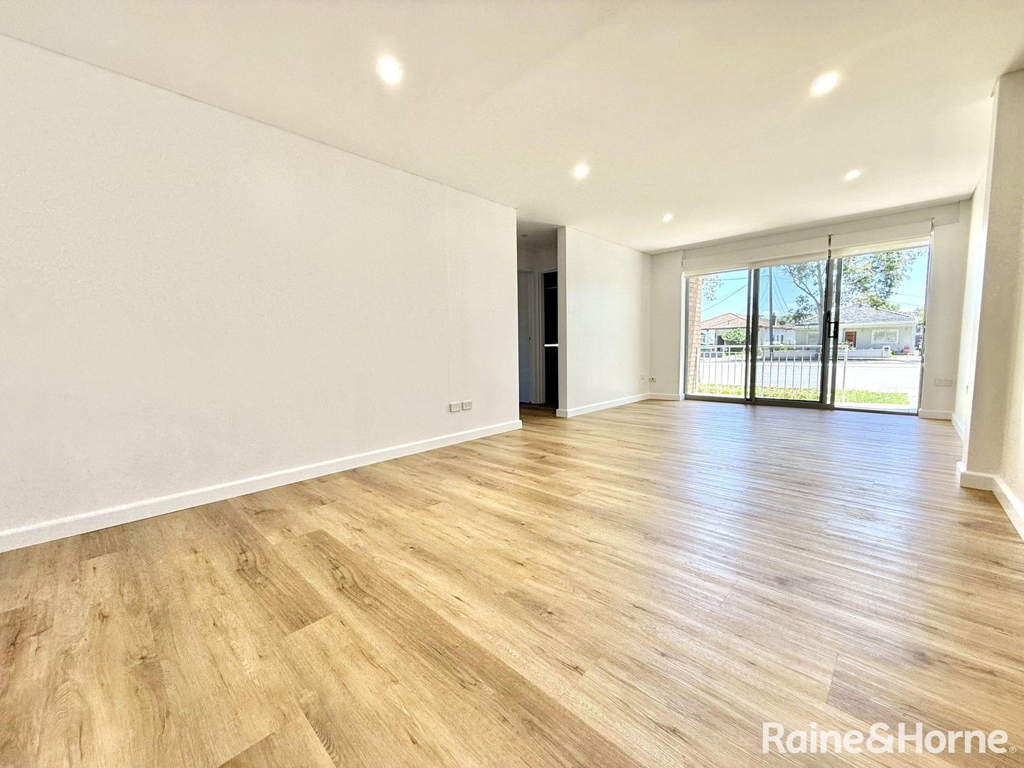 2 bedrooms Apartment / Unit / Flat in 3/285 Gardeners Road EASTLAKES NSW, 2018