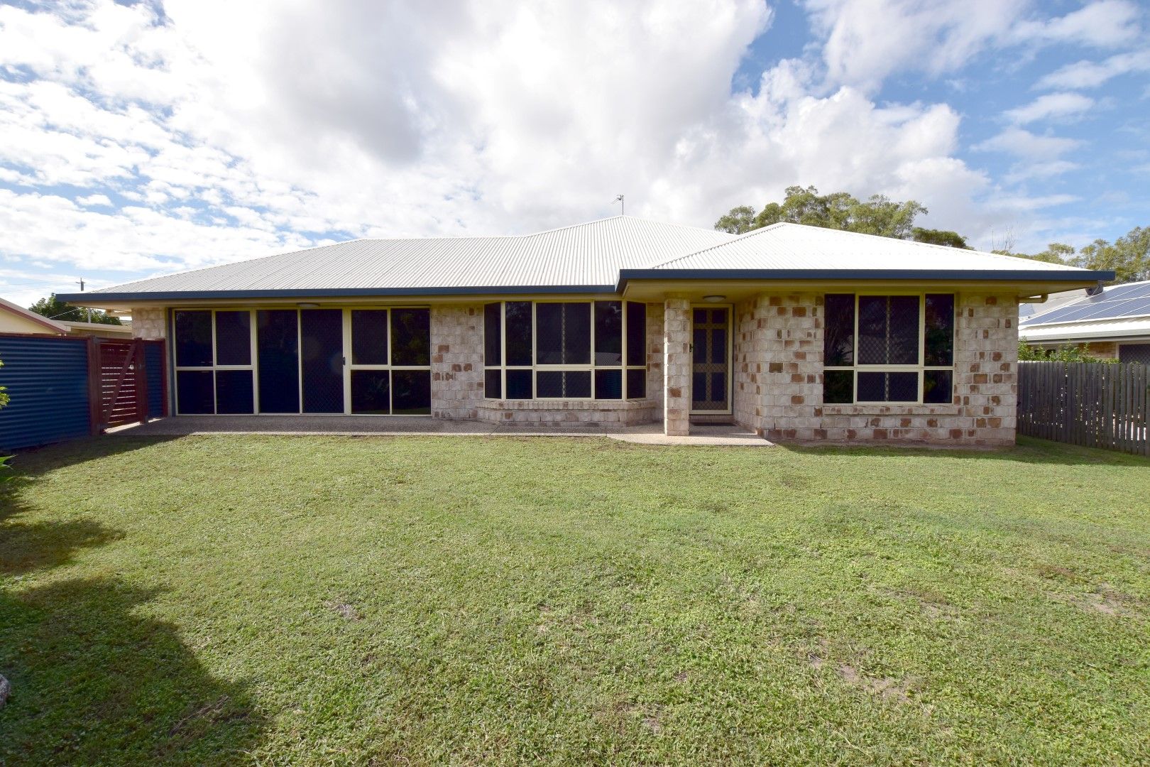 4 bedrooms House in 4 Hamilton Drive CLINTON QLD, 4680