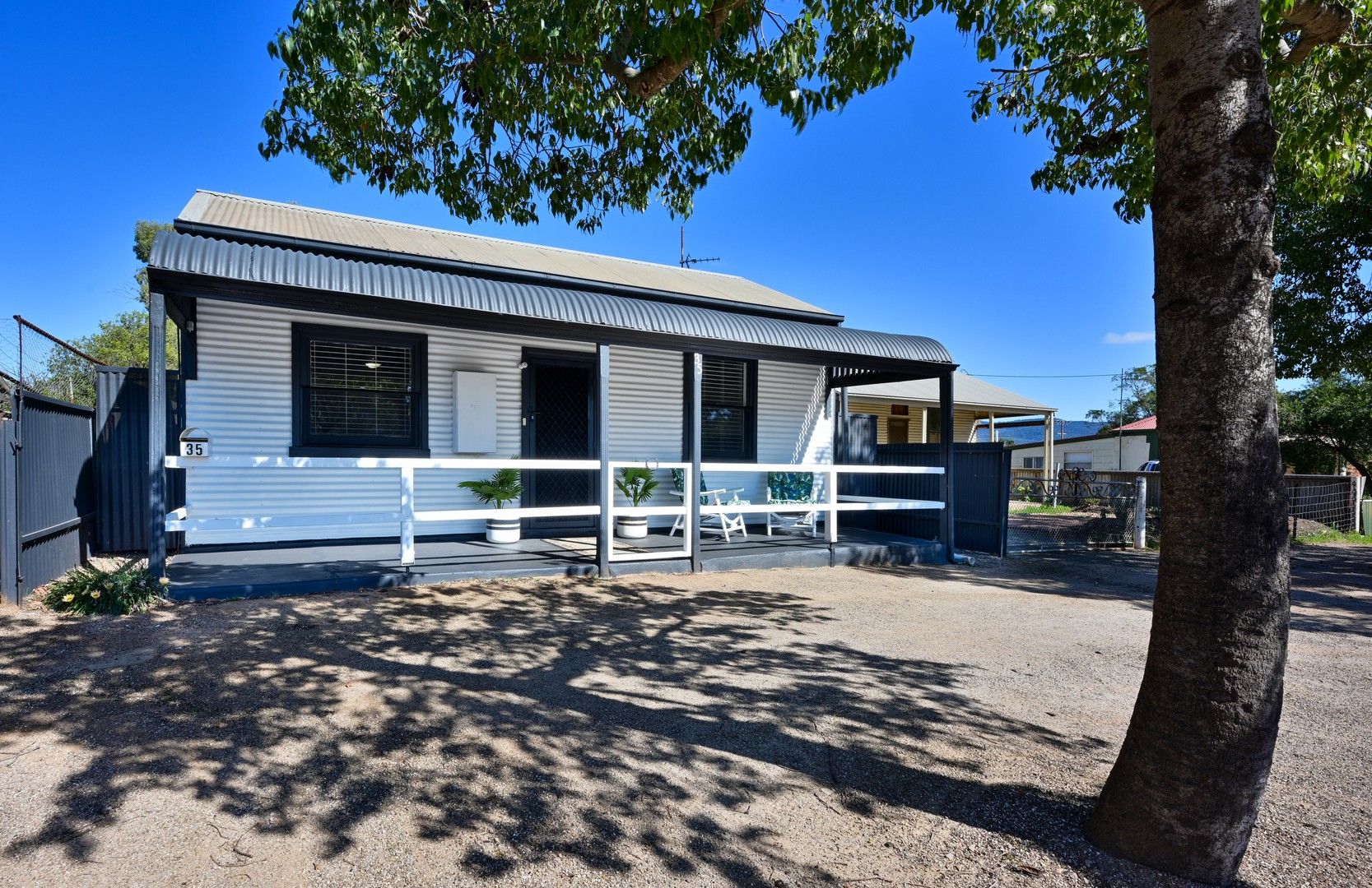 35 Sixth Street, Quorn SA 5433 Domain