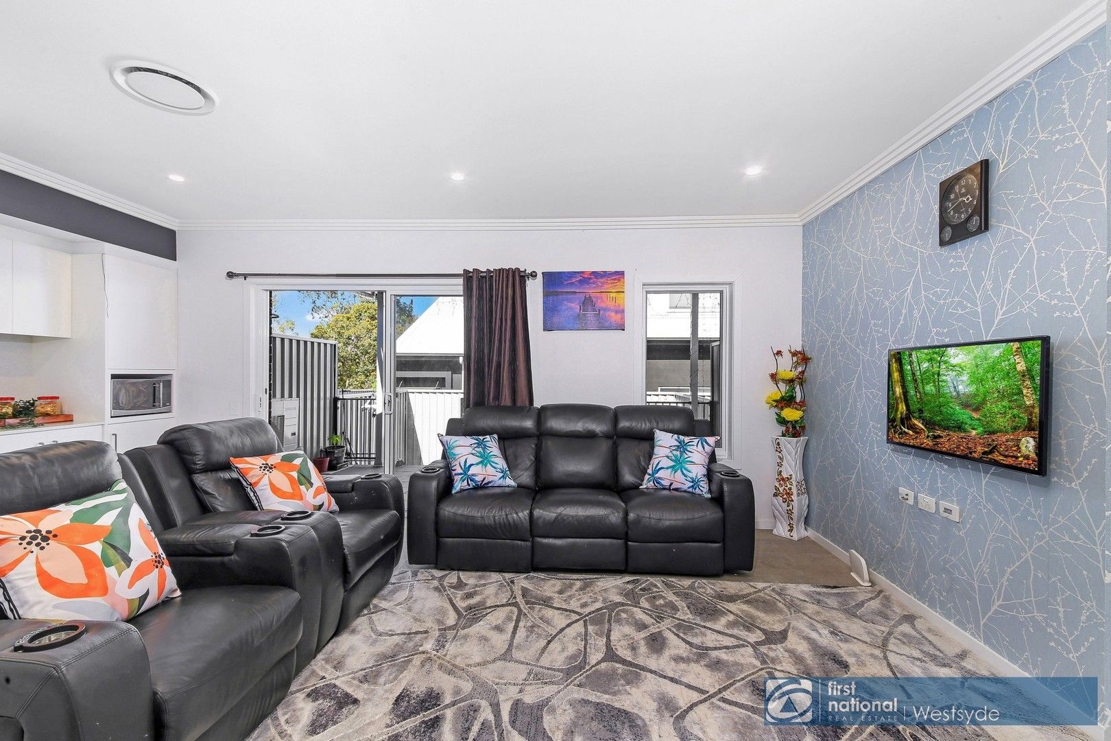 4/207 Targo Road, Girraween NSW 2145, Image 0