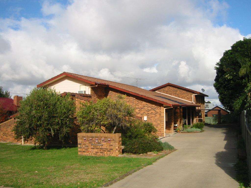 2 bedrooms Apartment / Unit / Flat in 4/1 Dowell Avenue TAMWORTH NSW, 2340