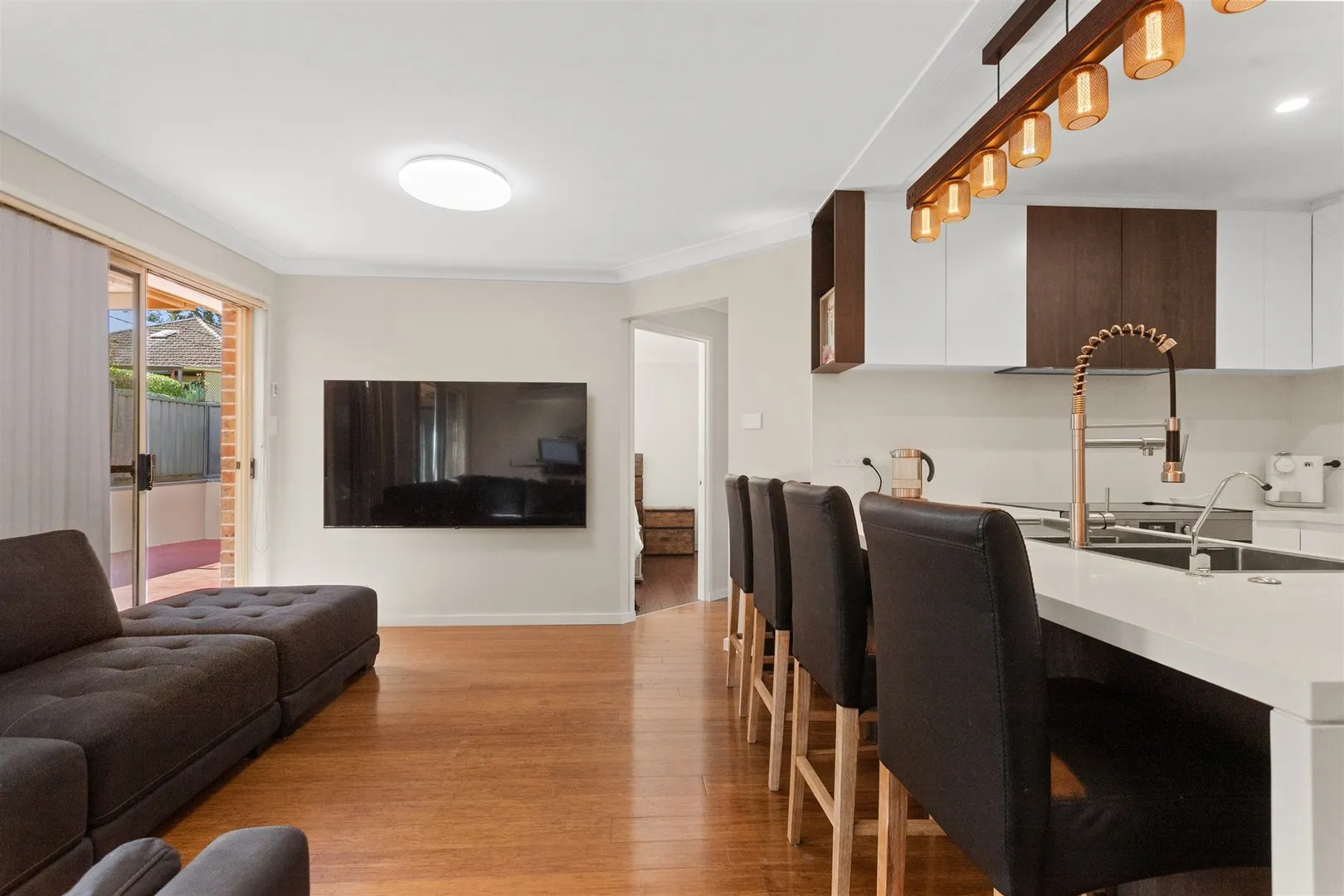 Charming Family Villa in a Peaceful Peakhurst Pocket, Peakhurst