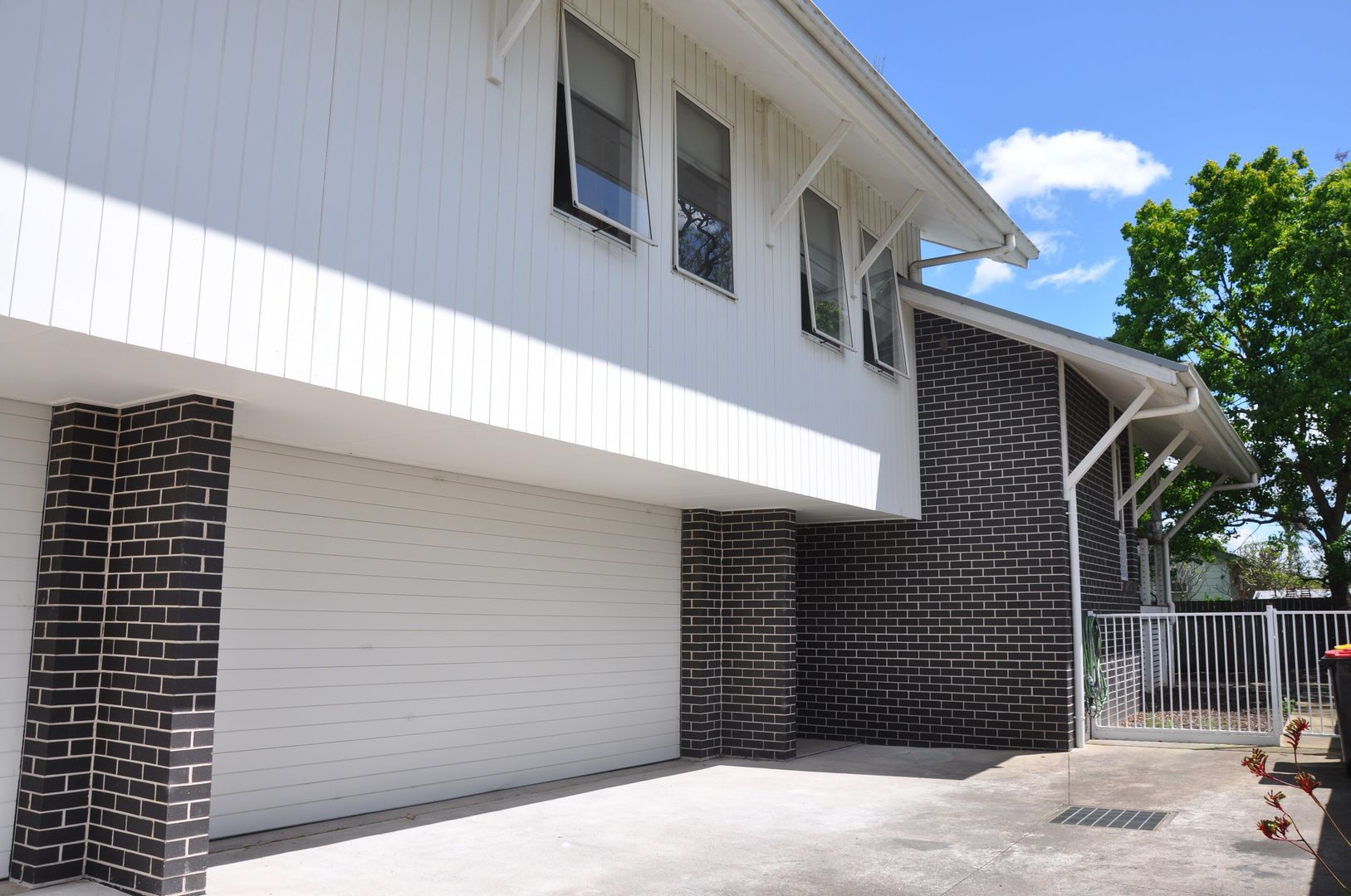 2/12 Edward Street, Singleton NSW 2330 Domain