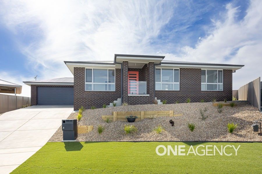 4 ASTLEY CLOSE, Lloyd NSW 2650, Image 0