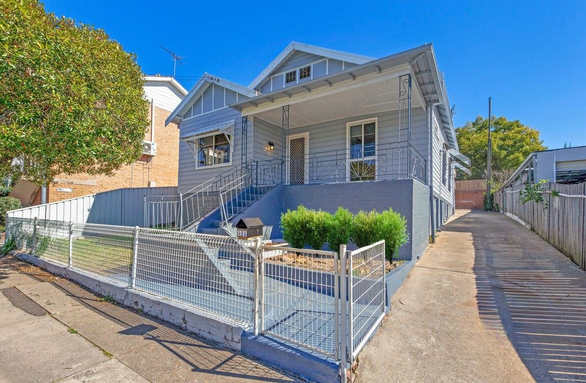 4 bedrooms House in 126 Alfred St HARRIS PARK NSW, 2150