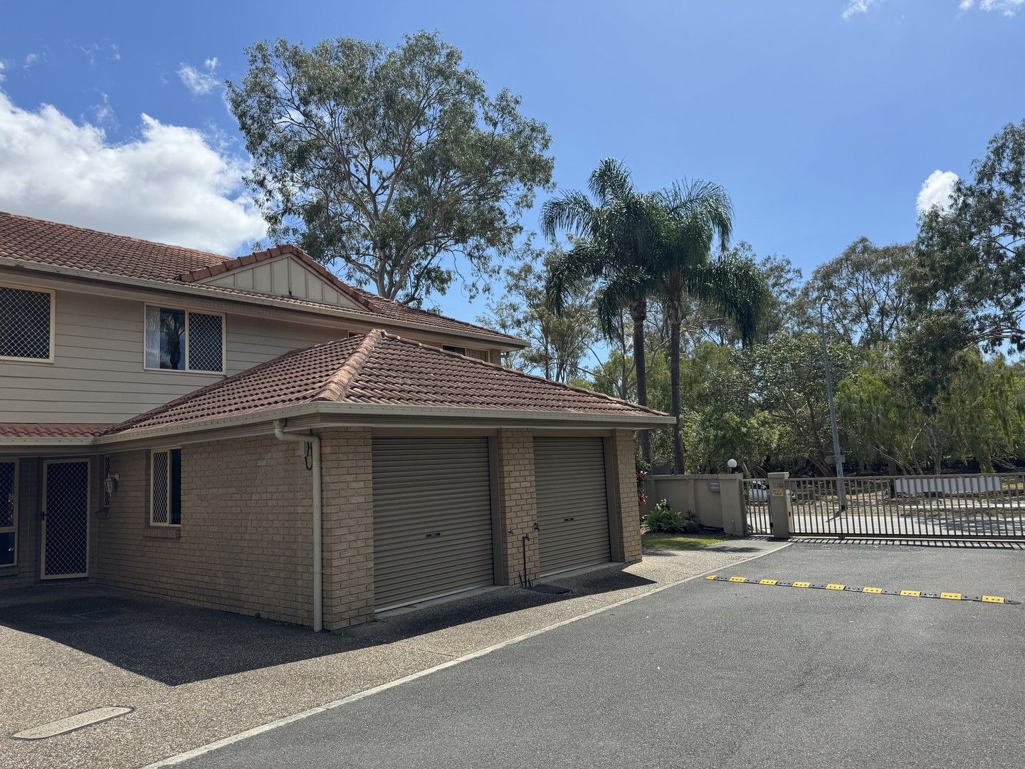 3 bedrooms Townhouse in 2/18 Discovery Drive HELENSVALE QLD, 4212