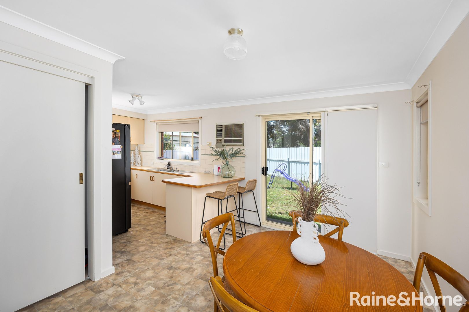 4/37 Lamilla Street, Glenfield Park NSW 2650, Image 2