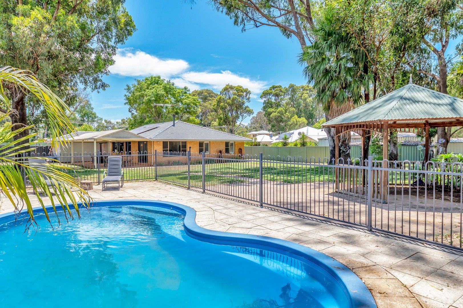 4 bedrooms House in 2 Korbel Close GREENFIELDS WA, 6210