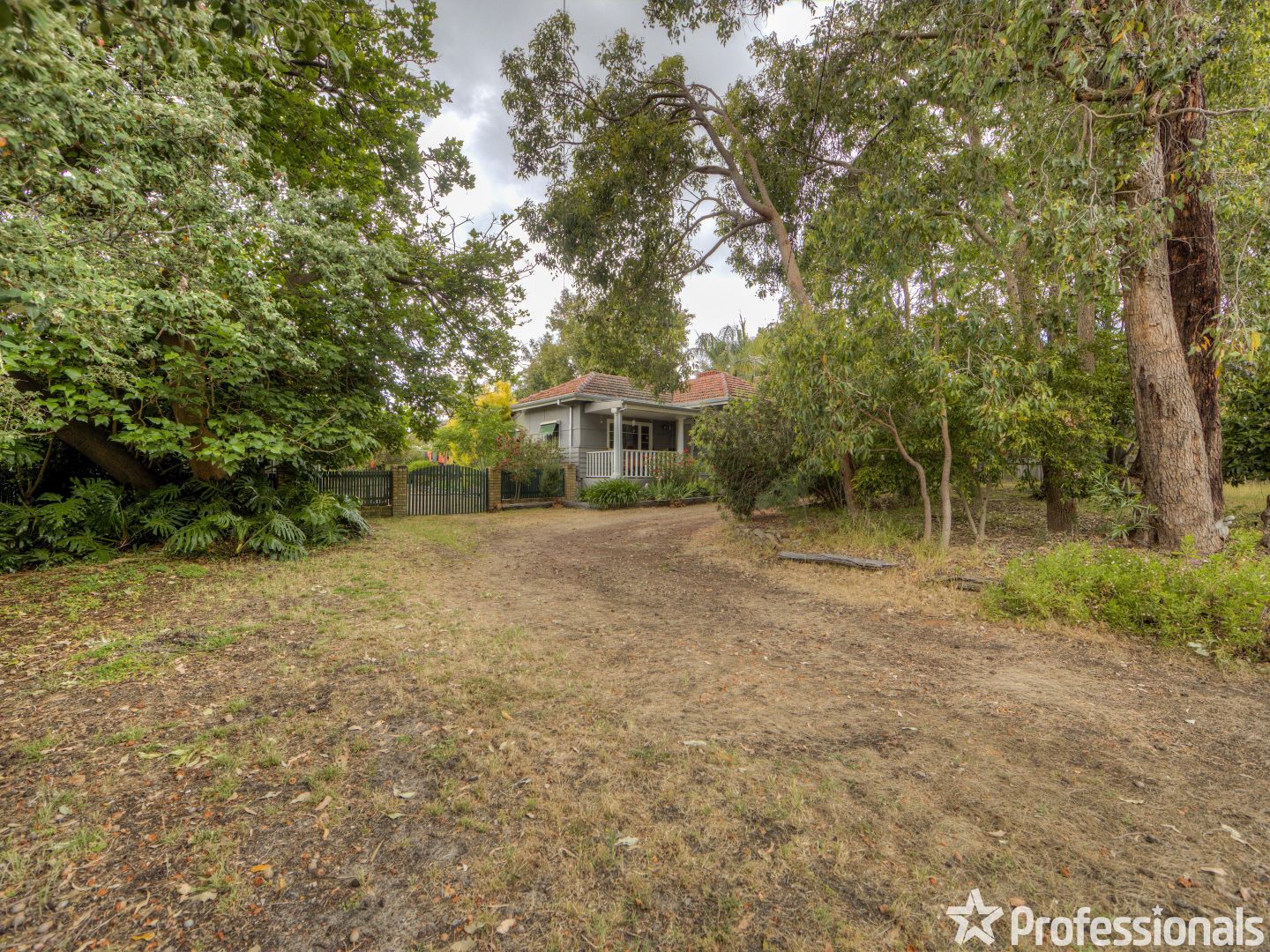 31 Crayden Road, Kalamunda WA 6076, Image 1