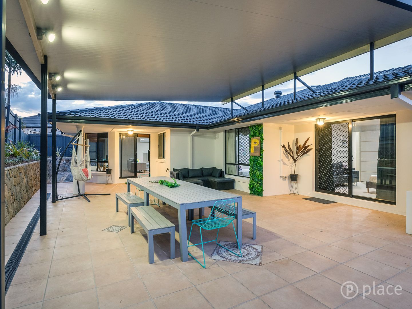 19 Kenilworth Place, Carindale QLD 4152, Image 1