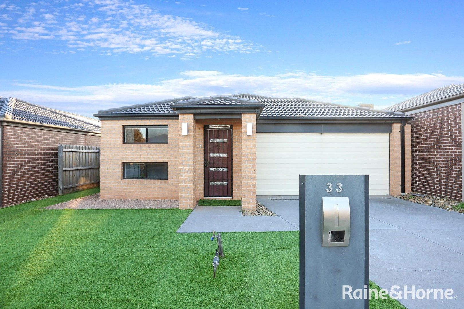 3 bedrooms House in 33 Agate Drive TARNEIT VIC, 3029