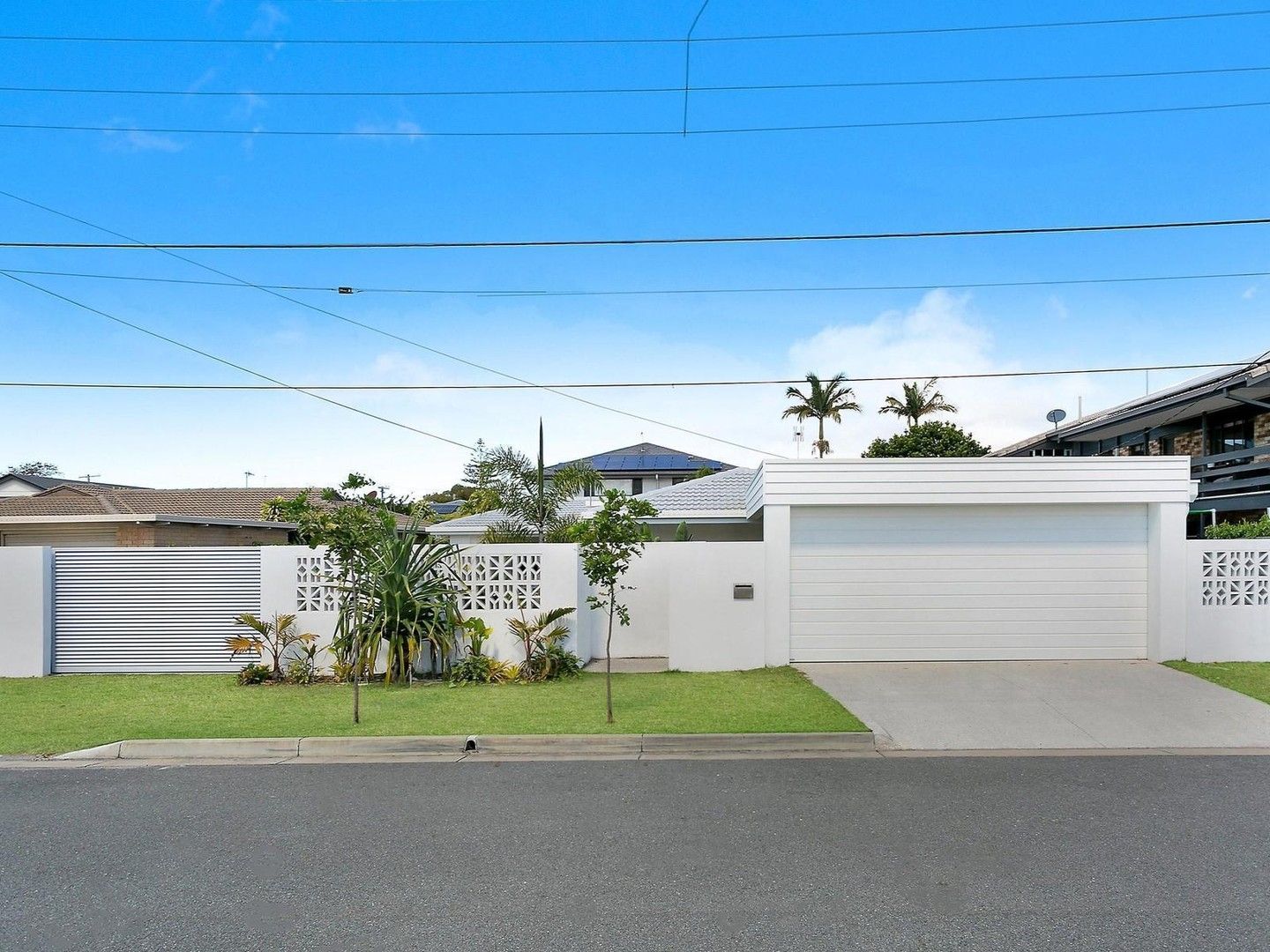 3 bedrooms House in 8 Gulai Street PALM BEACH QLD, 4221