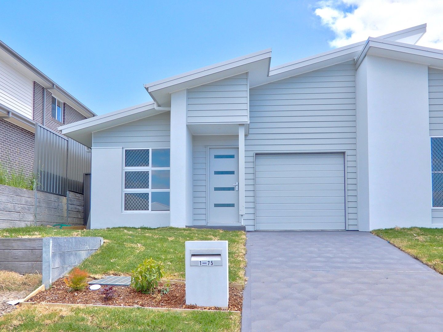 4 bedrooms House in 1/75 Comel Avenue CAMERON PARK NSW, 2285
