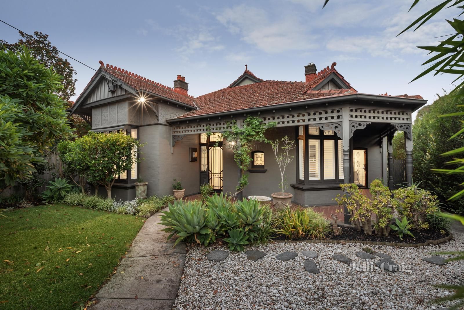 35 Glendearg Grove, Malvern VIC 3144