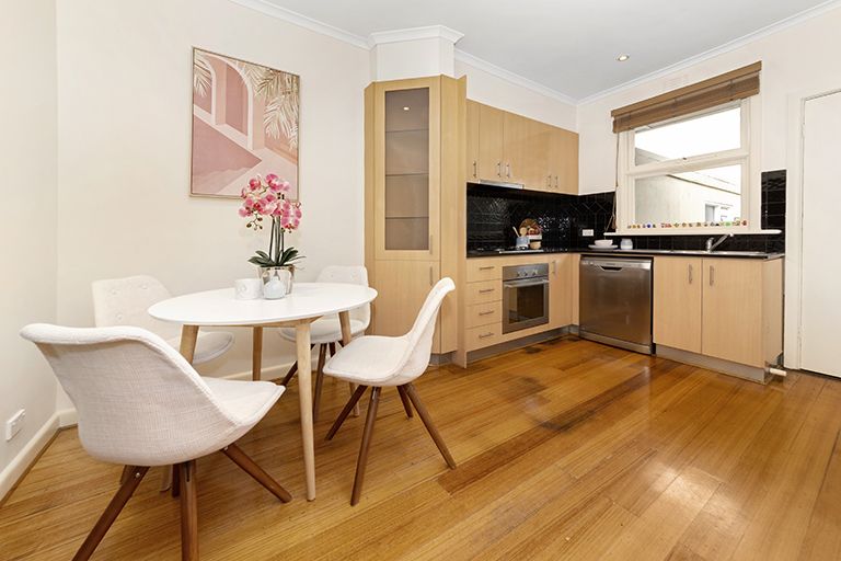 2 bedrooms Apartment / Unit / Flat in 2/3 Lord Street CAULFIELD EAST VIC, 3145