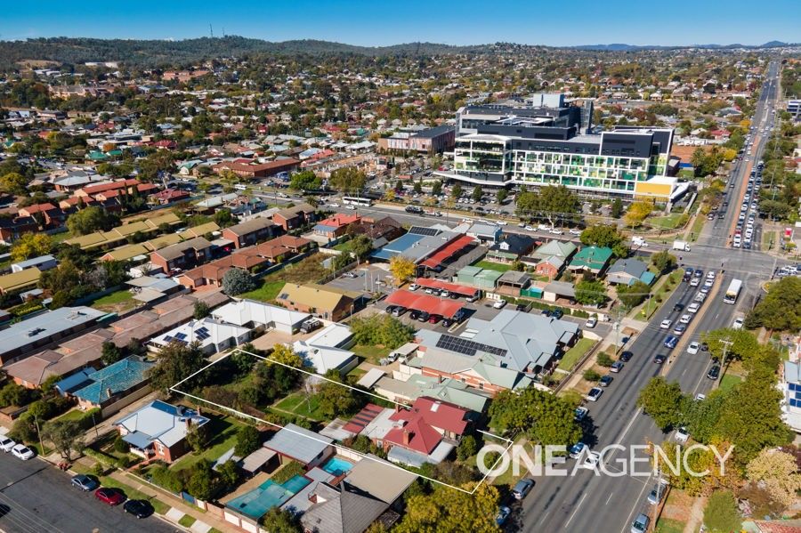 5 bedrooms House in 77 DOCKER STREET WAGGA WAGGA NSW, 2650