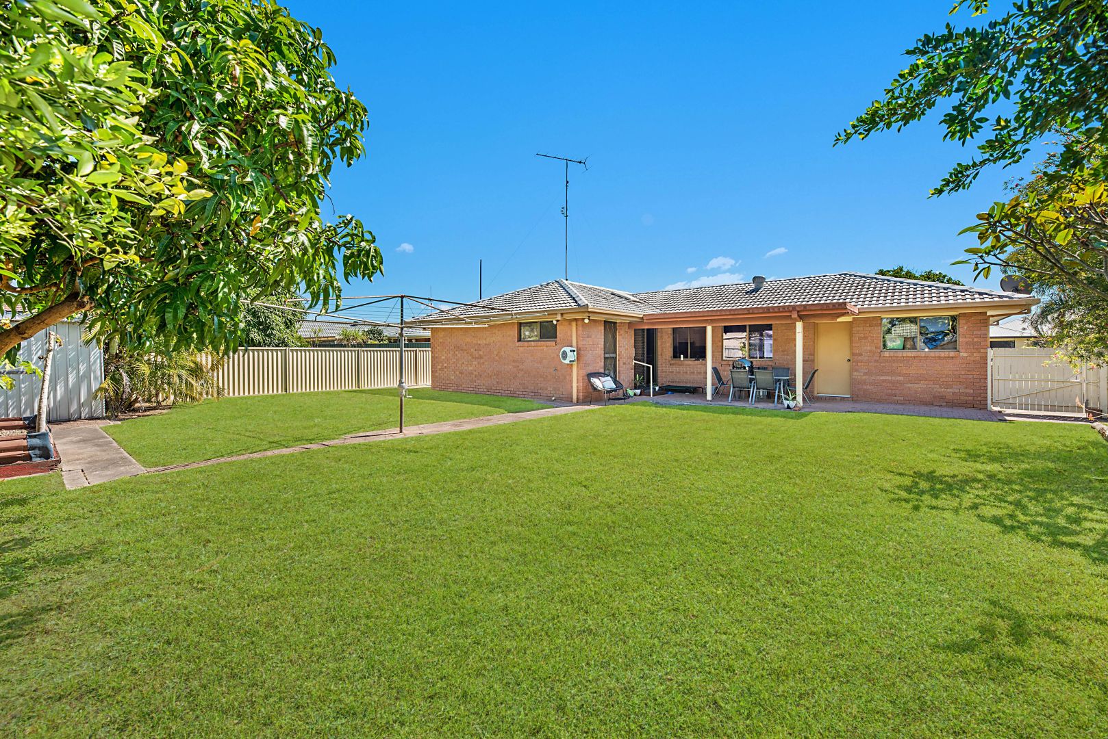 49 Sunbird Chase, Parrearra QLD 4575, Image 2